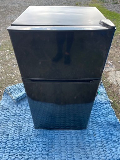 高年式　　24年製　単身用冷蔵庫　simplus 90L