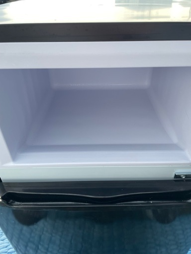 高年式　　24年製　単身用冷蔵庫　simplus 90L　