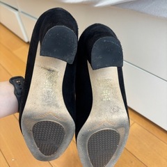 日本製！アカクラ　スエード　ストラップデザインパンプス　スウェードパンプスの画像
