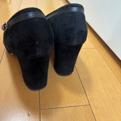 日本製！アカクラ　スエード　ストラップデザインパンプス　スウェードパンプスの画像