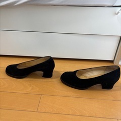 日本製！BELLA DONNA ベラドンナ　ブラックスエードパンプス 23cmの画像
