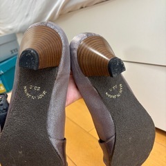 日本製！COURTIE ブラウンシルバー リボンパンプス クリピエの画像