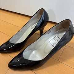 RIZ GRAND PRIX JAPAN 黒エナメルパンプス23.5cm Eの画像