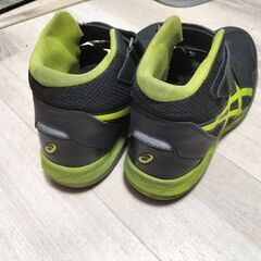 アシックスの仕事用靴の画像