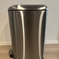 ペダル式ゴミ箱　の画像