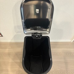 ペダル式ゴミ箱　の画像
