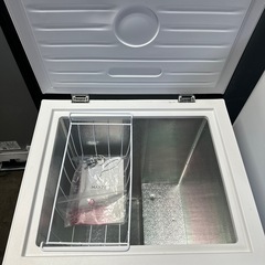 MAXZEN 上開き冷凍庫　2022年製の画像