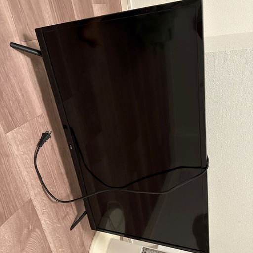 「32インチでちょうどいいサイズ感！」
テレビ　TCL