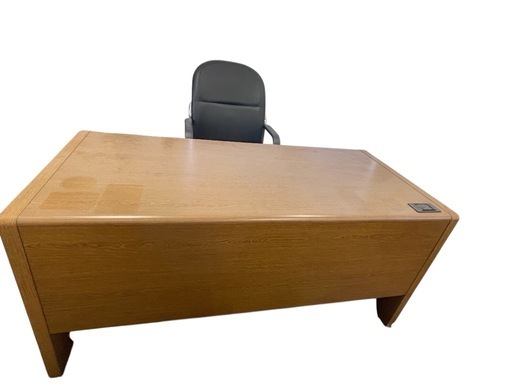 プレジデント木製デスクとキャスター付き椅子セット