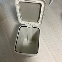 ゴミ箱の画像