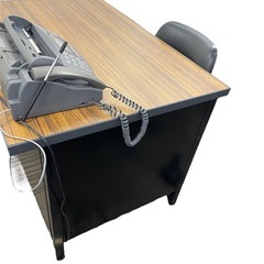 木目調デスク 引き出し付きの画像
