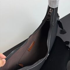 [コーチ] Ella シリーズ ハート hobo バッグ トートバッグの画像