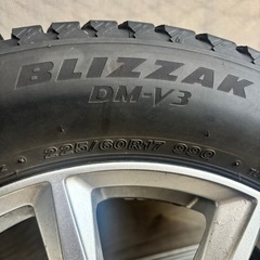 225/60R17 ブリヂストン BLIZZAK DM-V3 ２本2020の画像