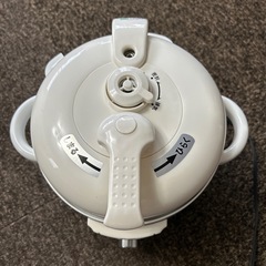 美品♥️電気圧力鍋LPCT12の画像