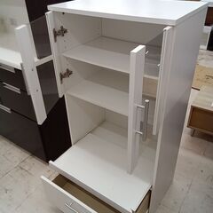リユースのサカイ栃木店★ジモティ割あり★  食器棚 ホワイト W60×D42×H118.5 クリーニング済み TC11097の画像