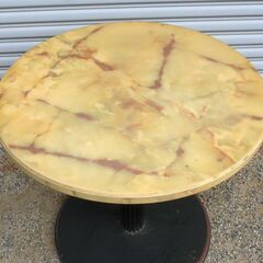 配達先決定🚚　設置・無料配達します🚚重くてしっかりしたカフェテーブル💖大理石風丸天板💖幅75×高さ69㎝💖の画像