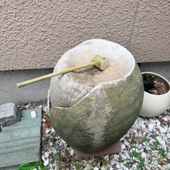 庭のオブジェの画像