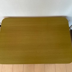 折りたたみテーブルの画像