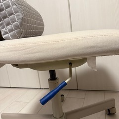 IKEA 椅子 ホワイト 昇降式 の画像