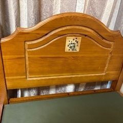 ②カントリー風シングルベッドフレームのみ【床板われあります】の画像
