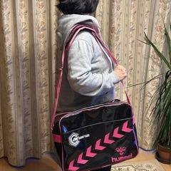 部活動に！ピンクが可愛い！大型エナメルバッグの画像