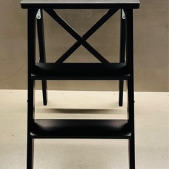 美品【IKEA】BEKVÄMベクヴェーム ステップスツール ブラウン　木製　脚立　踏み台　飾り棚の画像