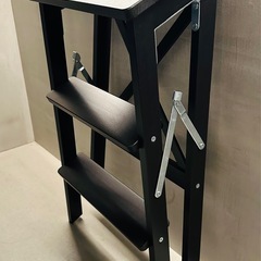 美品【IKEA】BEKVÄMベクヴェーム ステップスツール ブラウン　木製　脚立　踏み台　飾り棚の画像