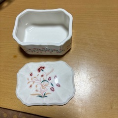 陶器小物入れの画像