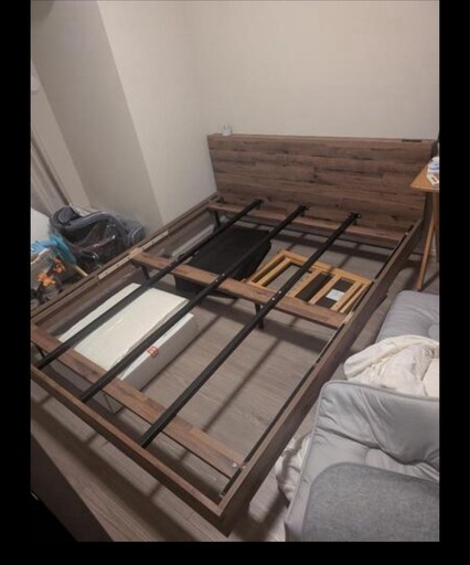 クィーンベッドフレーム