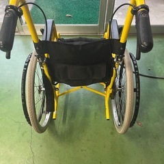 子供用車椅子　KAC-NB32【足置きステップ板タイプ】【介助ブレーキ付】の画像