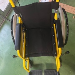 子供用車椅子　KAC-NB32【足置きステップ板タイプ】【介助ブレーキ付】の画像