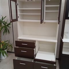 リユースのサカイ栃木店★ジモティ割あり★  食器棚 ブラウン×ホワイト W104.5×D43×H181 クリーニング済み TC11101の画像