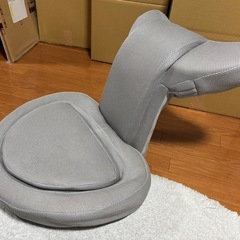 座椅子と傘の画像