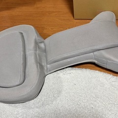 座椅子と傘の画像