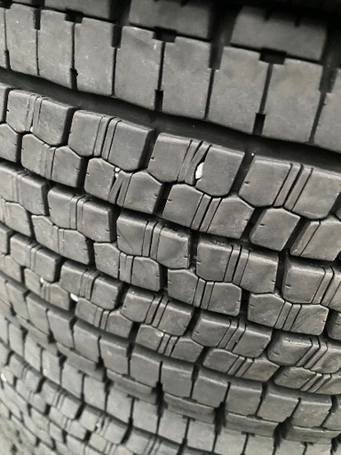 大型タイヤ、中型タイヤ