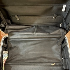 旅行用✈️キャリーケース レッド 鍵付き 取扱説明書付きの画像