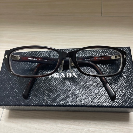 PRADA　眼鏡