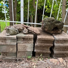 中古セメントブロック　石（軽石）の画像