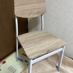 ダイニングテーブルとイス4脚セットの画像