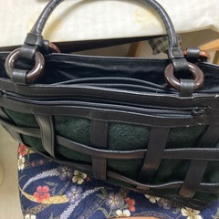 黒のトートバッグの画像