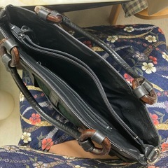 黒のトートバッグの画像