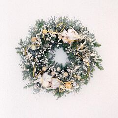 心のアーシング-香り高いブルーアイスで創るクリスマスリース～一年の想いを花に託して。生花からドライへと変容する、魂を調律する聖なる時間。初心者でも安心、プロの指導で本格リースが完成します～の画像