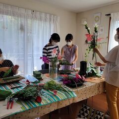 心のアーシング-香り高いブルーアイスで創るクリスマスリース～一年の想いを花に託して。生花からドライへと変容する、魂を調律する聖なる時間。初心者でも安心、プロの指導で本格リースが完成します～の画像