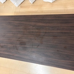 テーブル ブラウンの画像