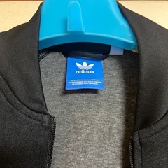 adidas 黒 ジャージ 3本ラインの画像