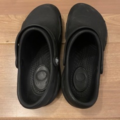 クロックス　黒の画像