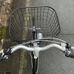 ＜整備済・美品車＞シティサイクル 27インチ自転車・外装6段変速・LEDオートライト・鍵付き・ブラック・鍵/ベル/変速ワイヤー/スポークプロテクターなど新品交換でお得品！の画像
