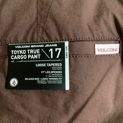 新品☆VOLCOM☆茶色カーゴパンツの画像