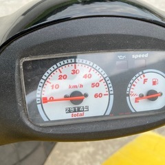 50ccなのにデカい‼️超速い⭐️ZZ SUZUKI⭐️2stエンジン‼️前後タイヤバリ山⭐️原付　スクーター　50ccの画像
