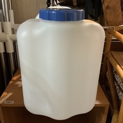 災害時・アウトドアに必須✨ウォータータンク💧コック付き❗️給水タンク水缶水タンク青白の画像